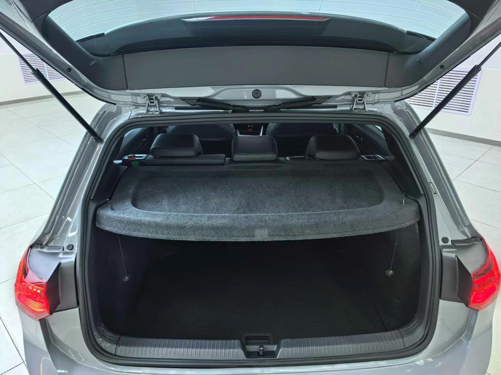 Volkswagen Golf, 2022г, передний привод, робот