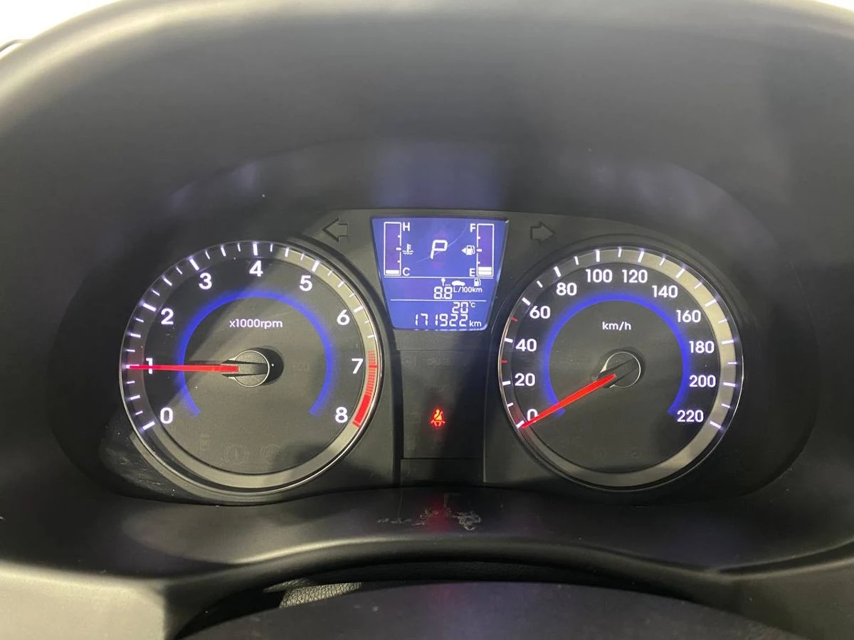 Hyundai Solaris, 2015г, передний привод, автомат