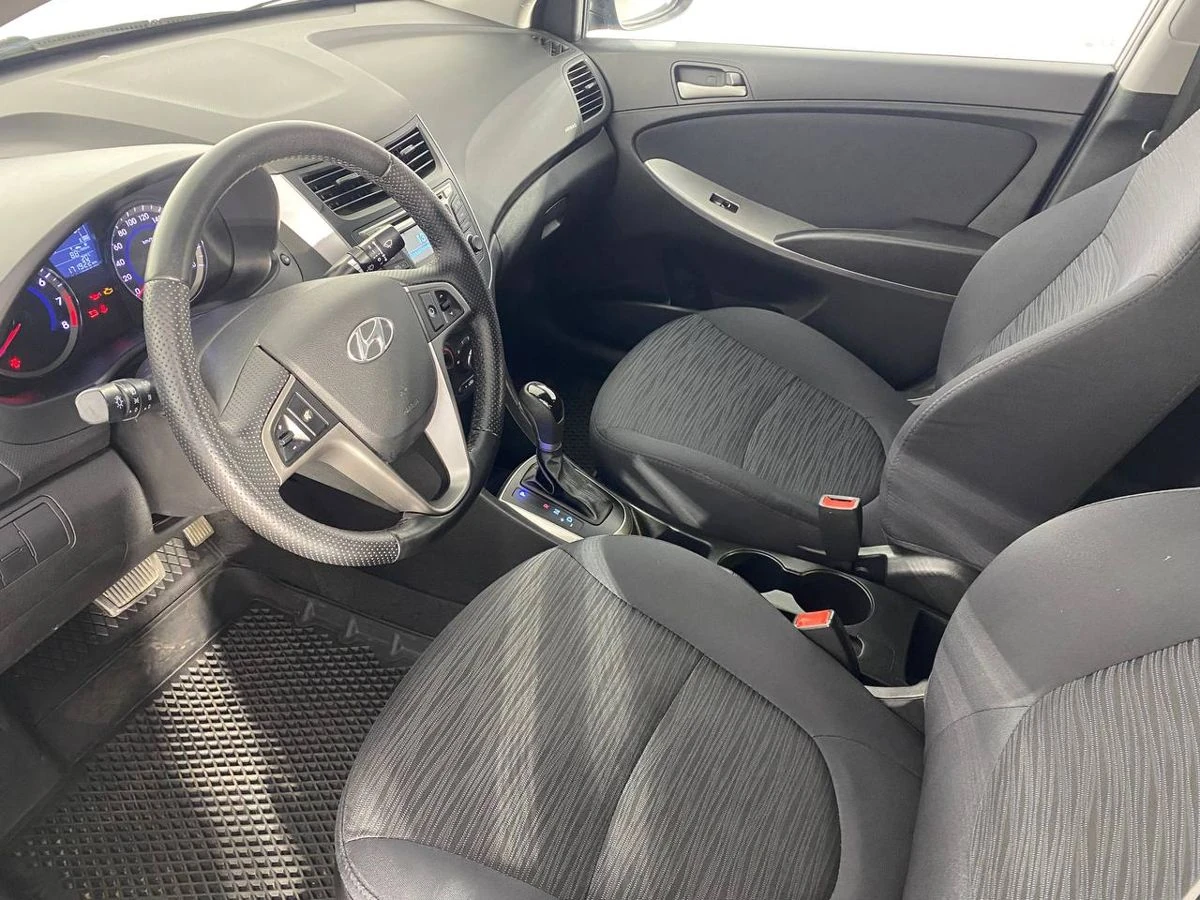 Hyundai Solaris, 2015г, передний привод, автомат