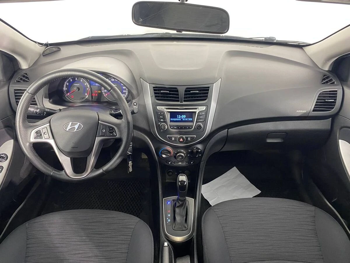 Hyundai Solaris, 2015г, передний привод, автомат