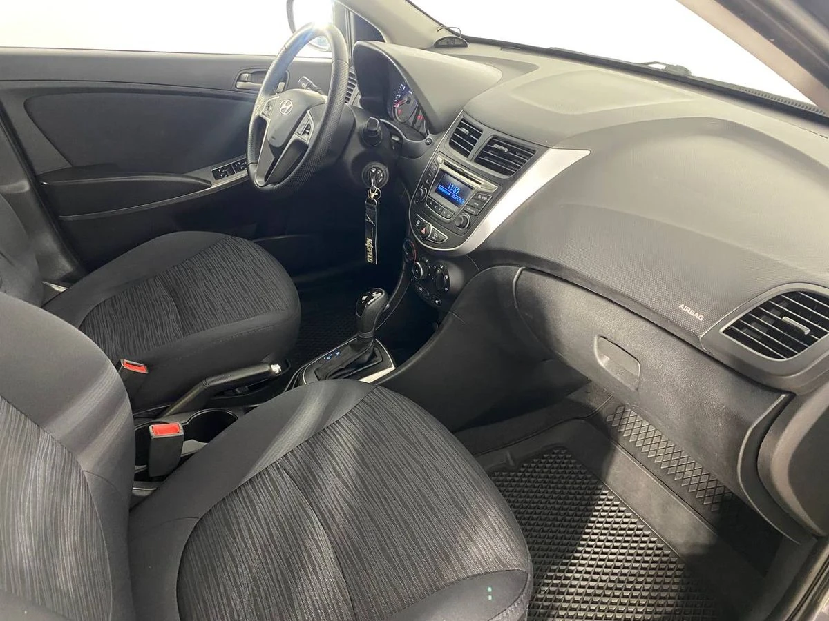 Hyundai Solaris, 2015г, передний привод, автомат