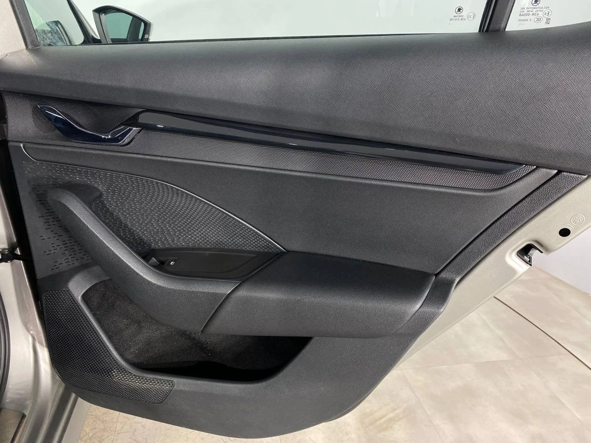 Skoda Octavia, 2021г, передний привод, автомат