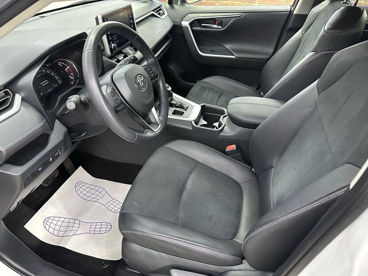 Toyota RAV4, 2020г, полный привод, автомат