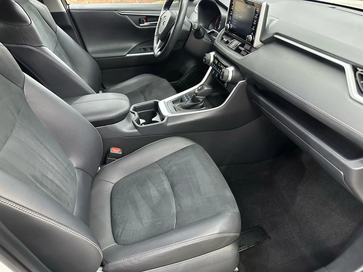 Toyota RAV4, 2020г, полный привод, автомат