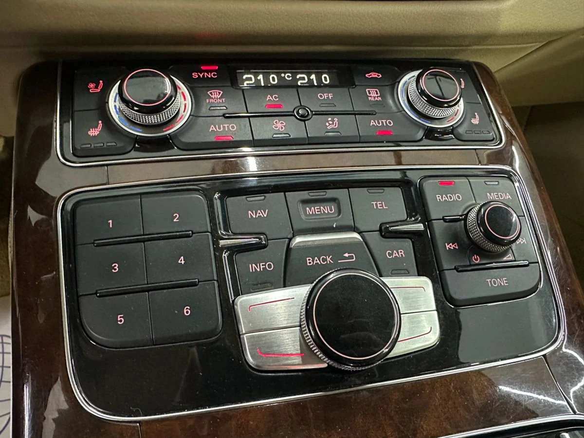 Audi A8, 2011г, полный привод, автомат
