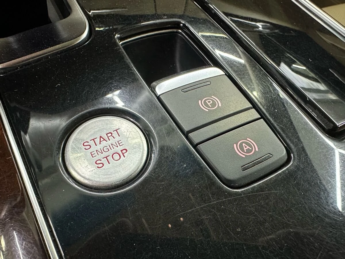 Audi A8, 2011г, полный привод, автомат