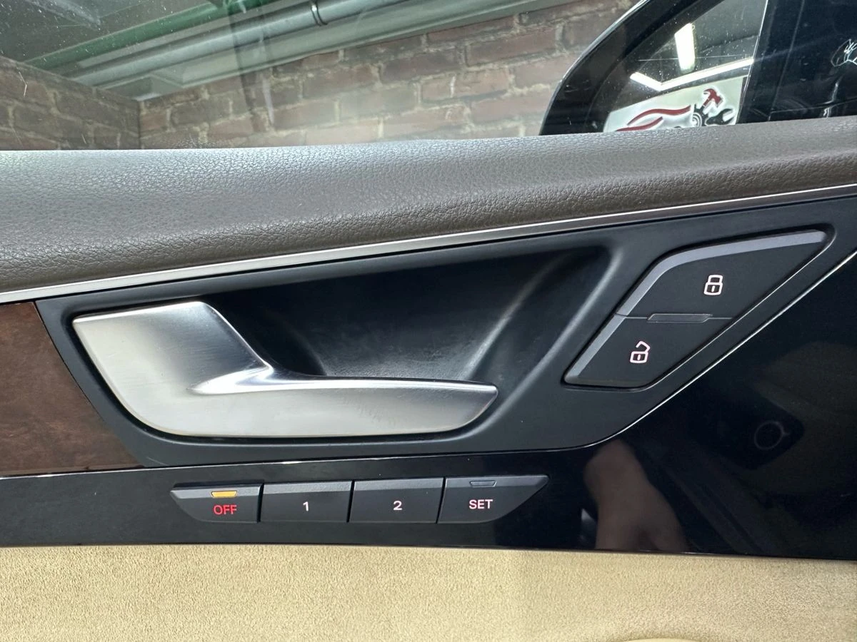 Audi A8, 2011г, полный привод, автомат