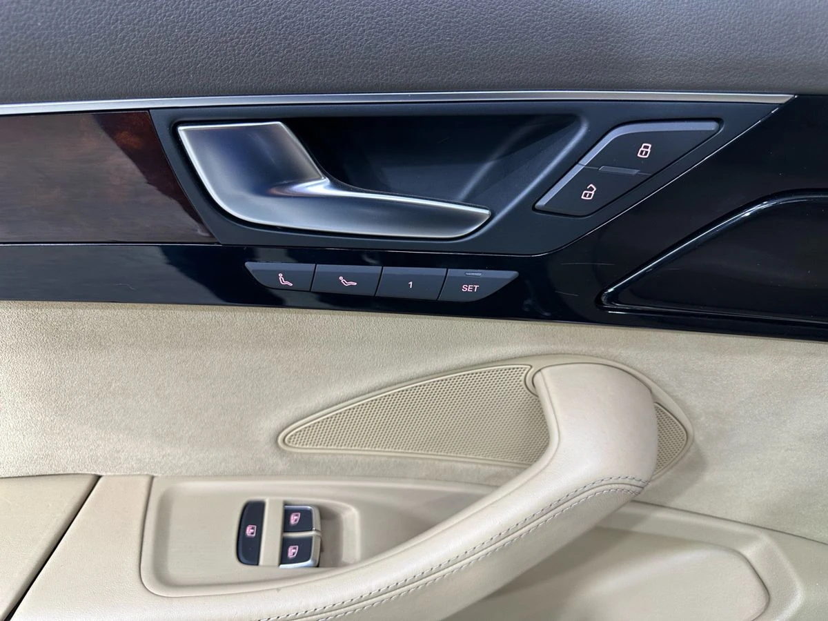 Audi A8, 2011г, полный привод, автомат