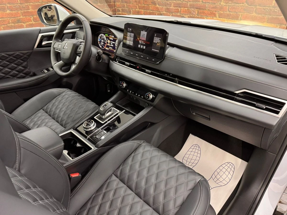 Mitsubishi Outlander, 2023г, полный привод, вариатор