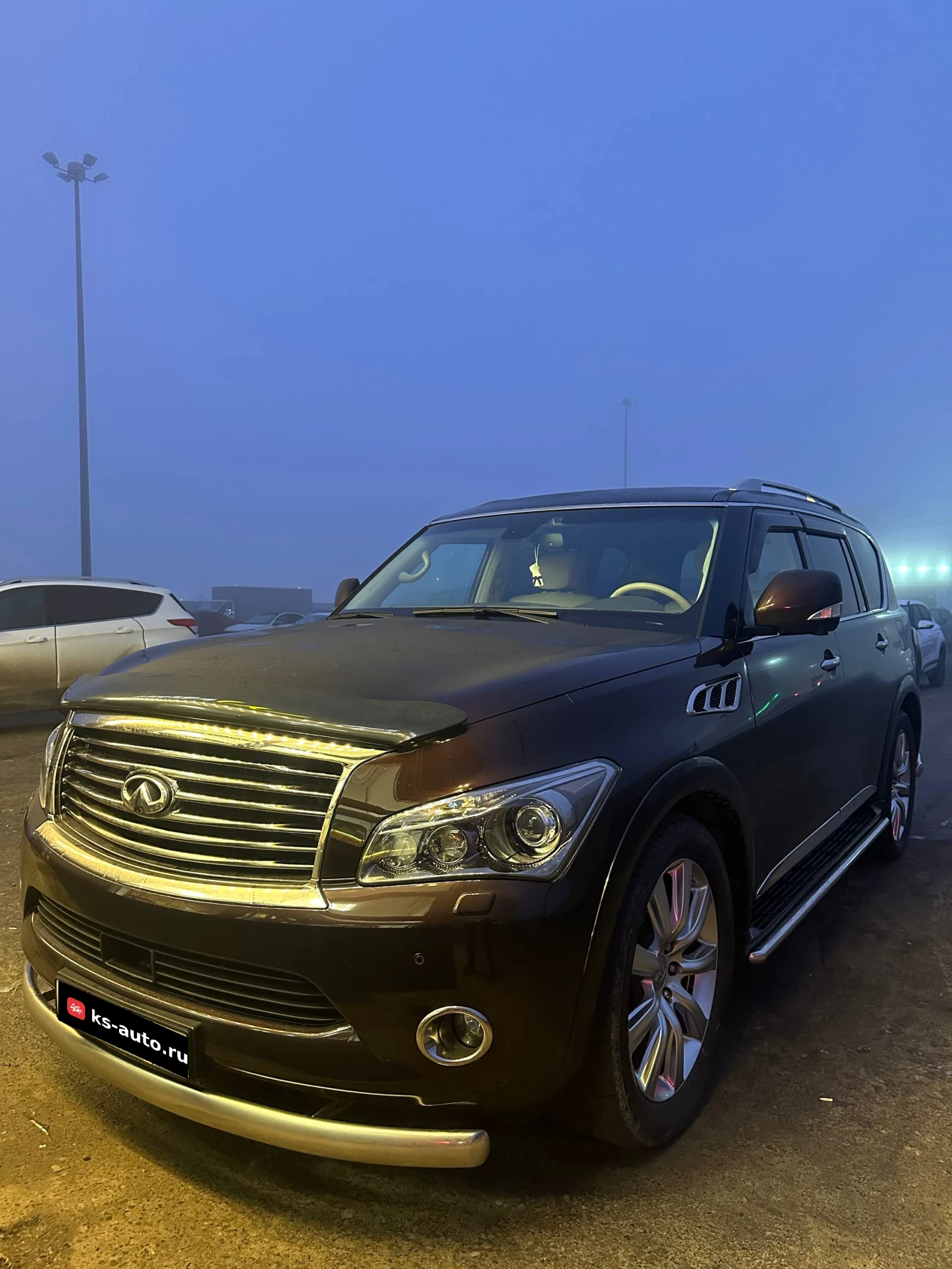 Infiniti QX56, 2011г, полный привод, автомат