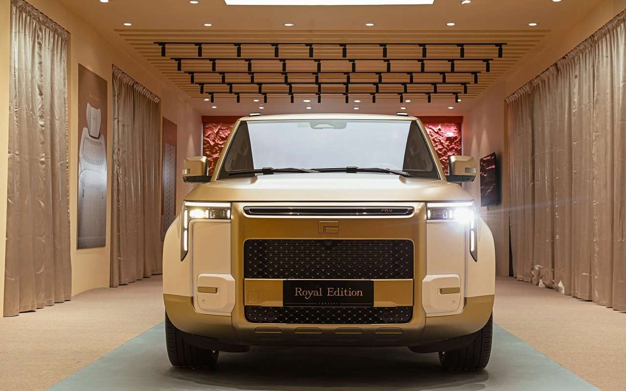 Китайская компания Rox готовит к дебюту на Пекинском автосалоне специальную версию кроссовера Adamas Royal Edition