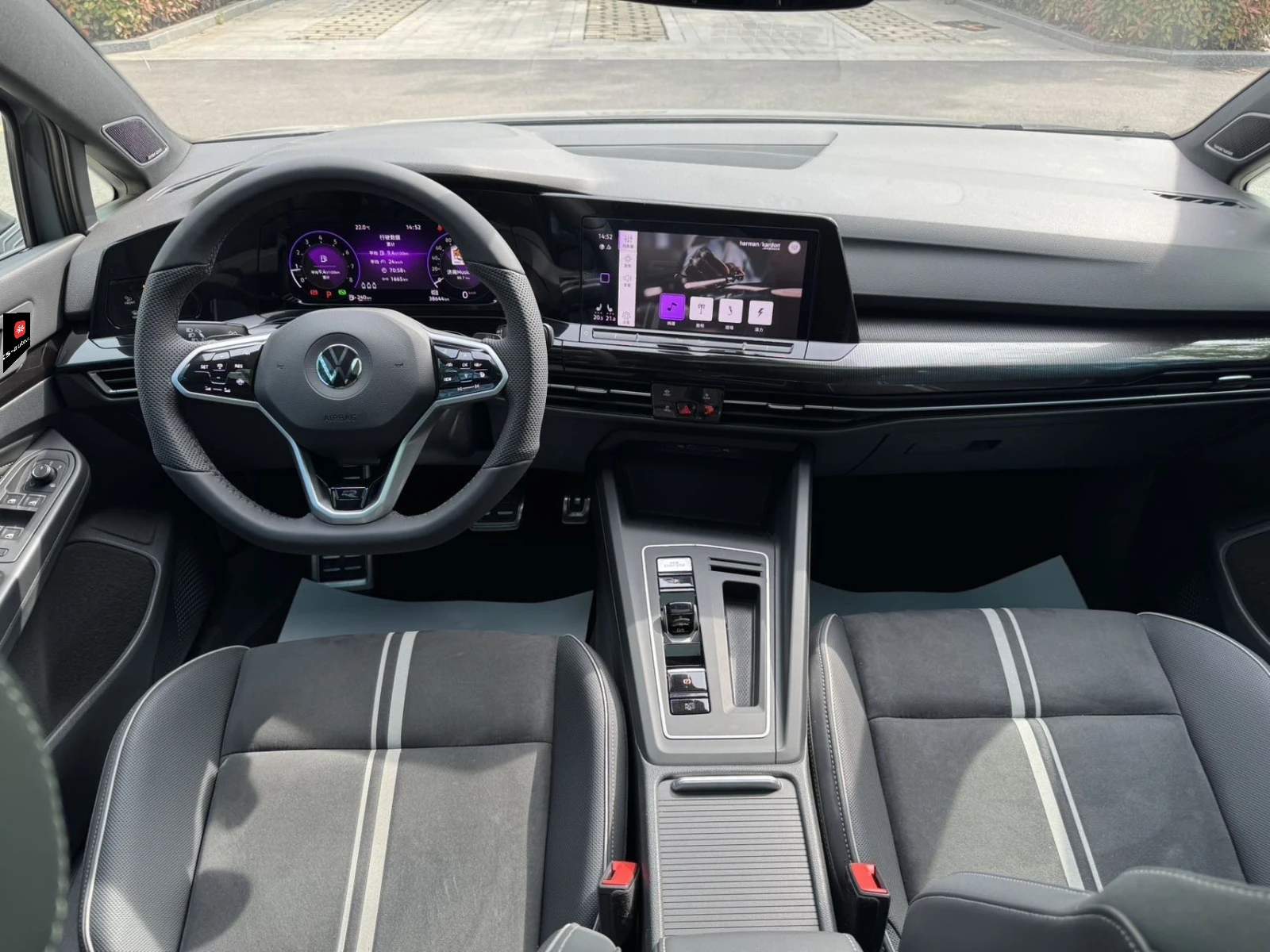 Volkswagen Golf, 2021г, передний привод, робот