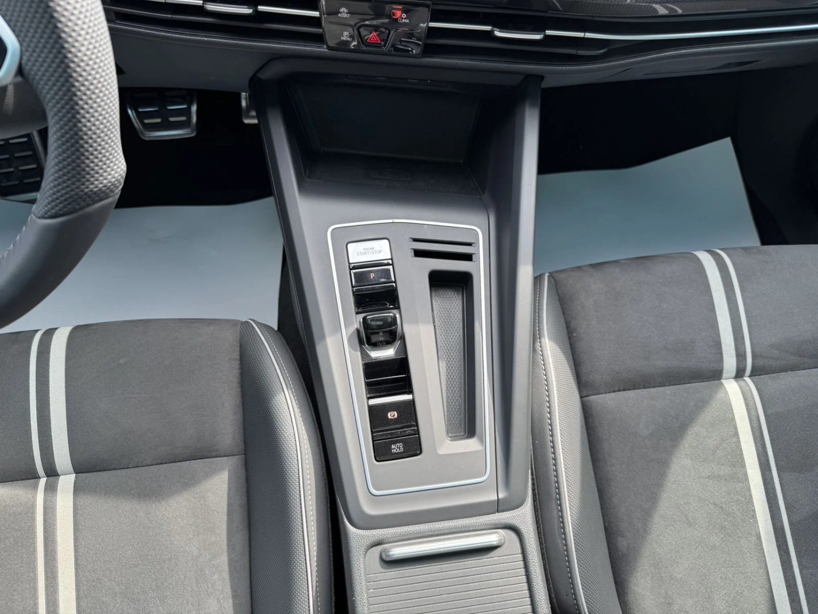 Volkswagen Golf, 2021г, передний привод, робот