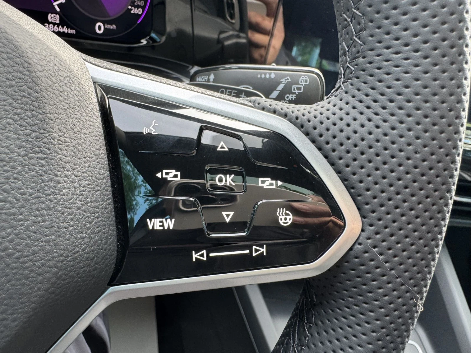 Volkswagen Golf, 2021г, передний привод, робот