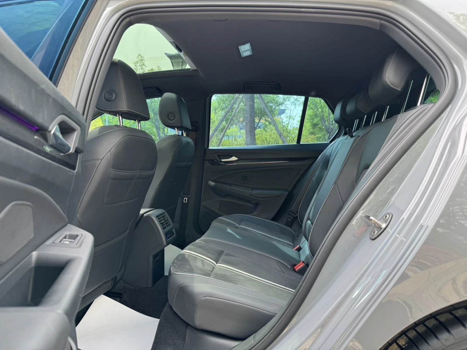 Volkswagen Golf, 2021г, передний привод, робот