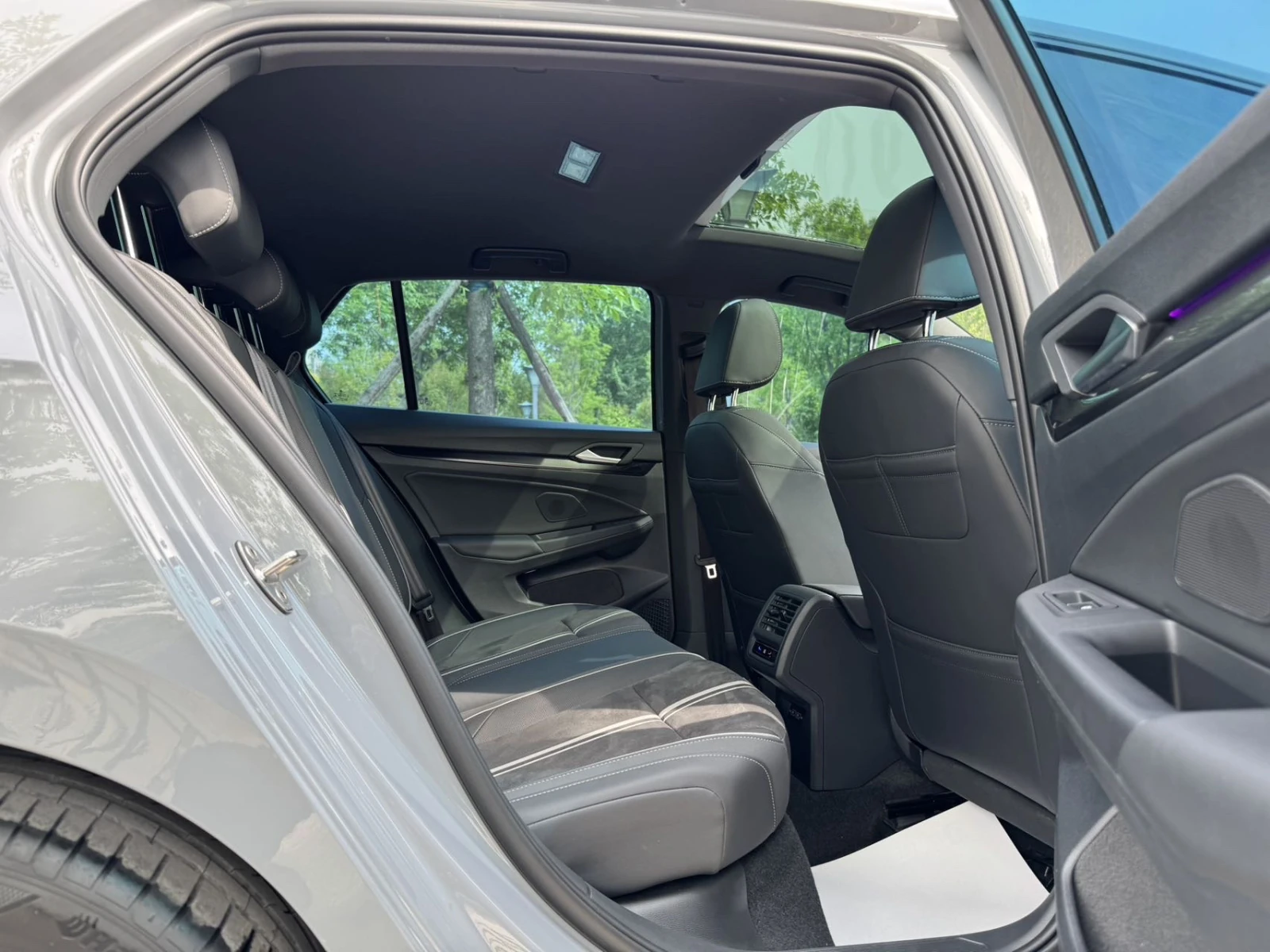 Volkswagen Golf, 2021г, передний привод, робот