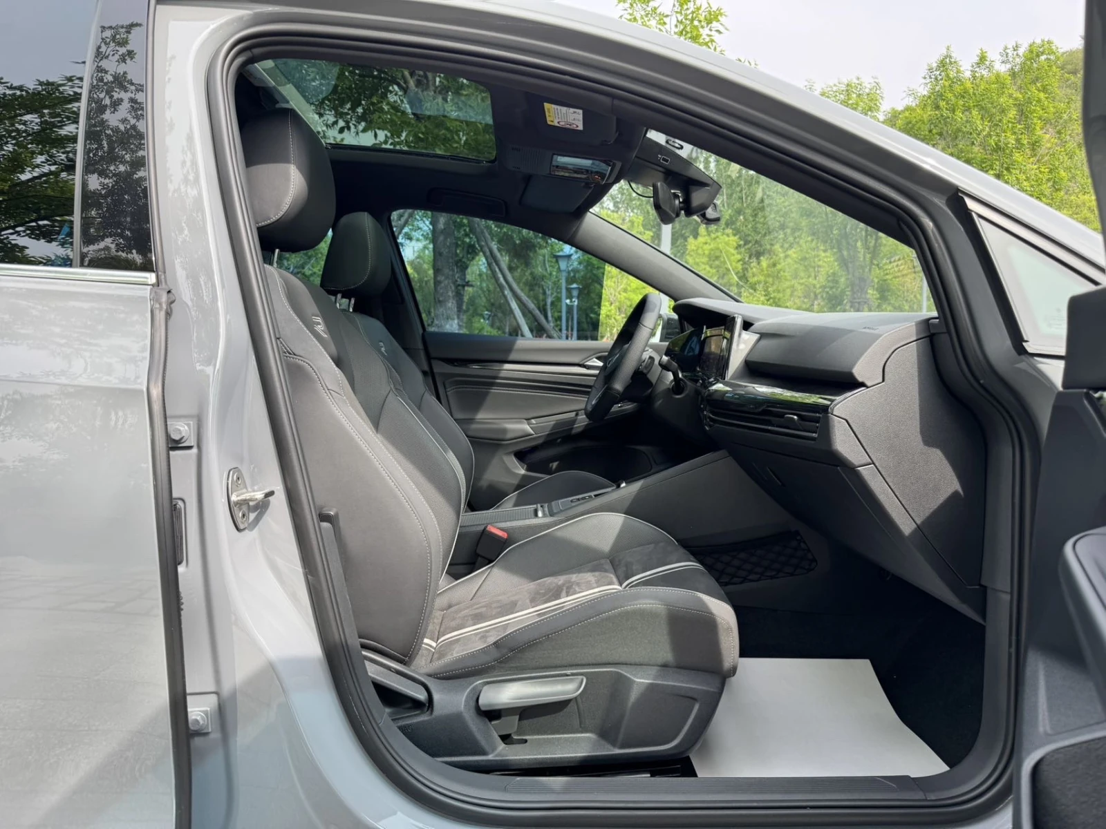 Volkswagen Golf, 2021г, передний привод, робот