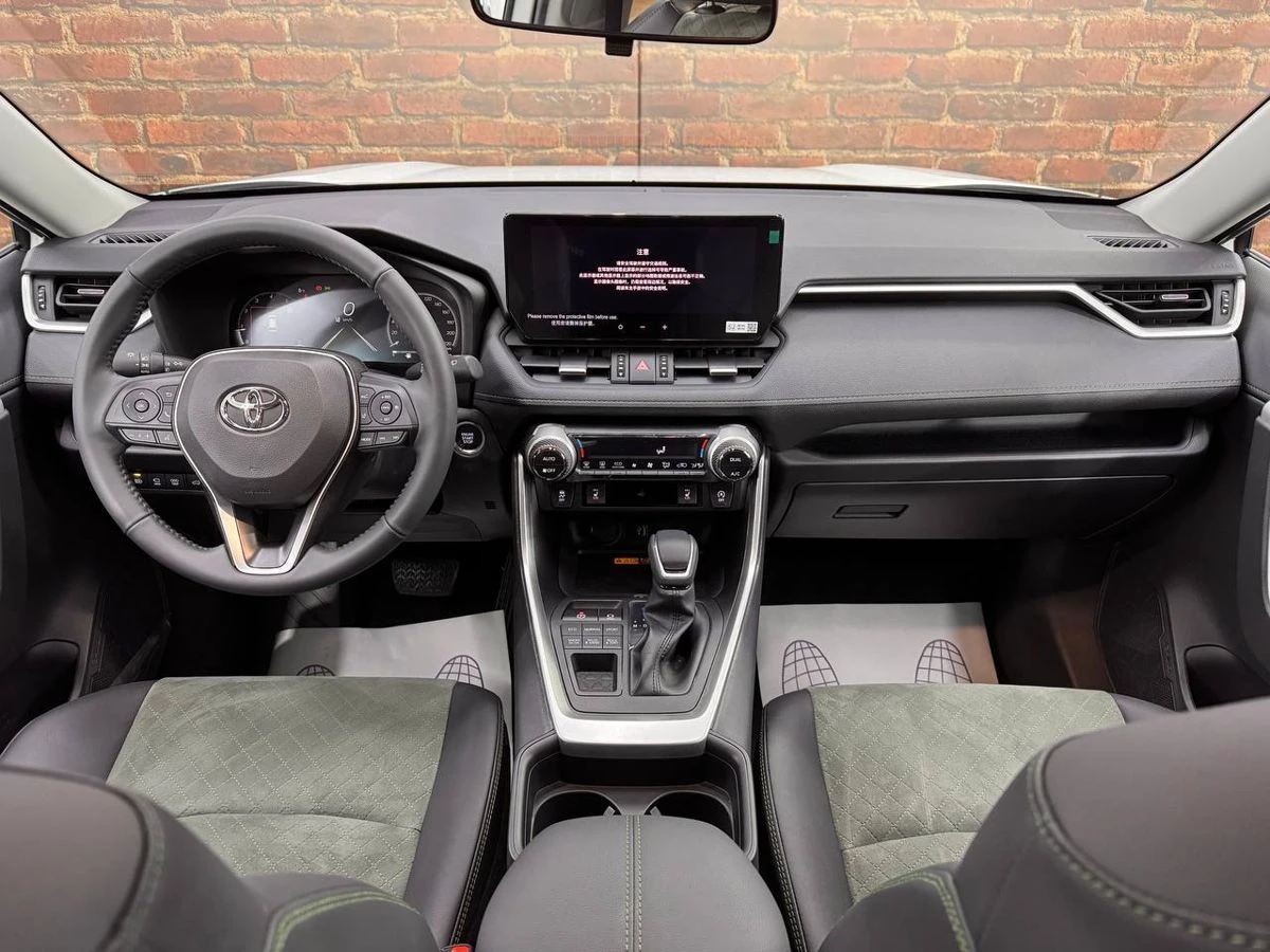 Toyota RAV4, 2025г, полный привод, вариатор