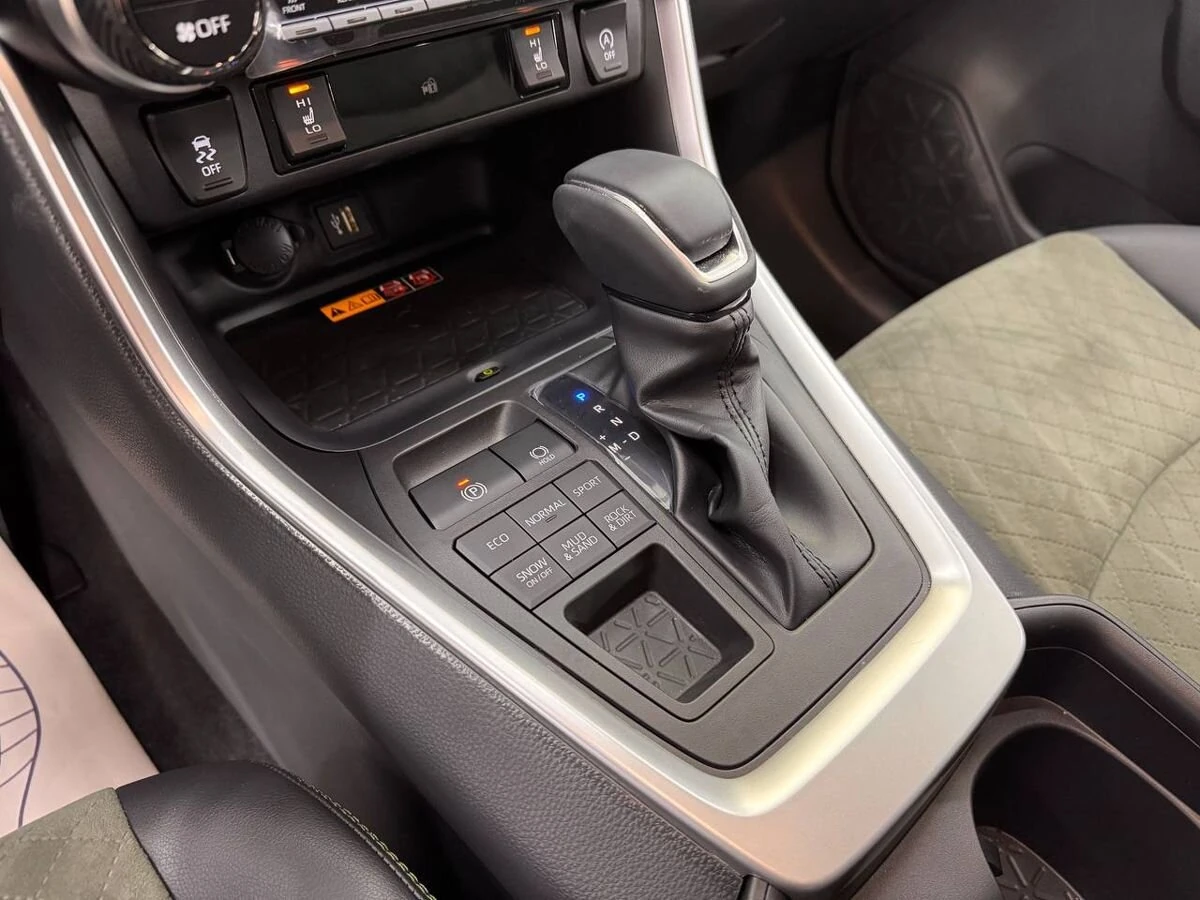 Toyota RAV4, 2025г, полный привод, вариатор