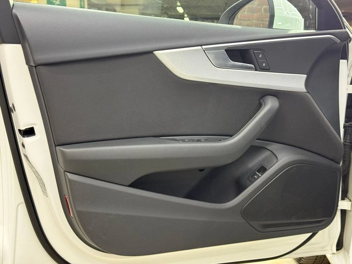 Audi A4, 2016г, передний привод, робот