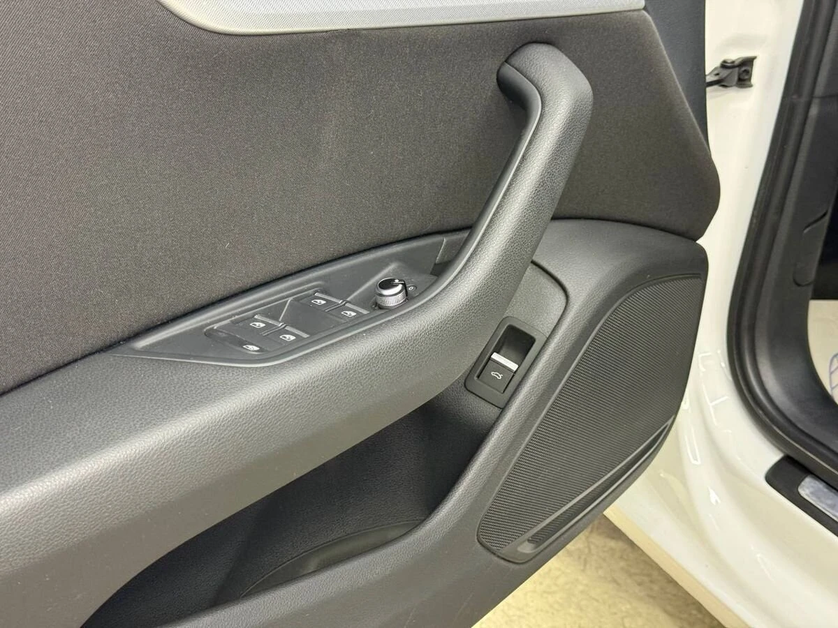 Audi A4, 2016г, передний привод, робот