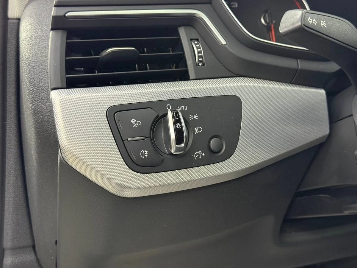 Audi A4, 2016г, передний привод, робот