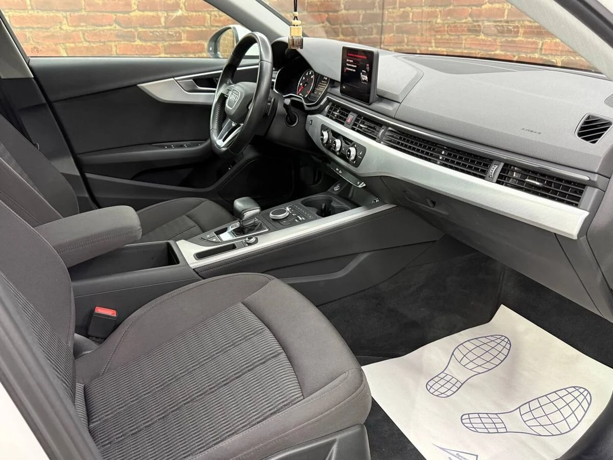 Audi A4, 2016г, передний привод, робот