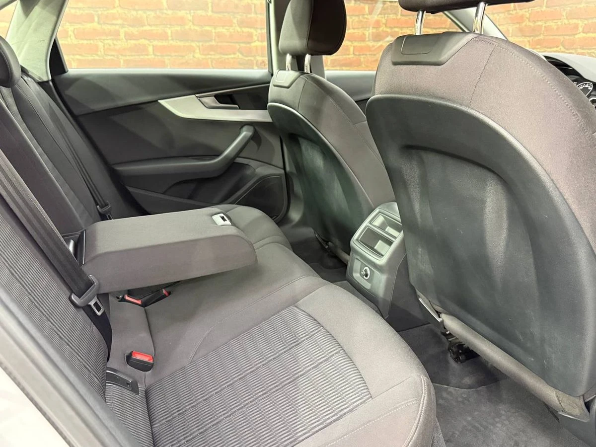 Audi A4, 2016г, передний привод, робот