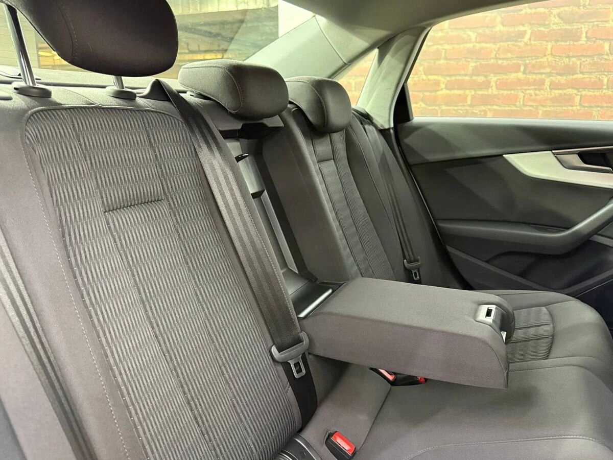 Audi A4, 2016г, передний привод, робот