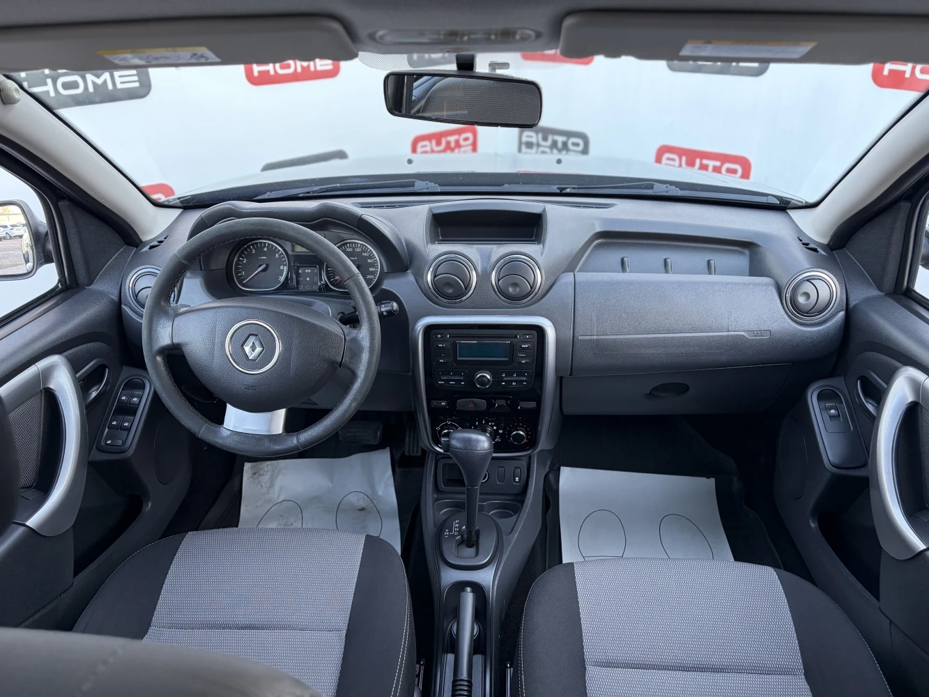 Renault Duster, 2013г, передний привод, автомат