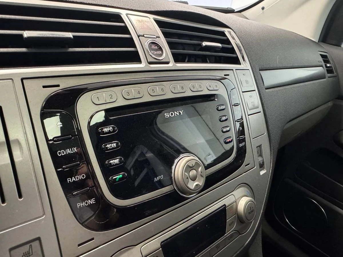 Ford Kuga, 2011г, полный привод, механика