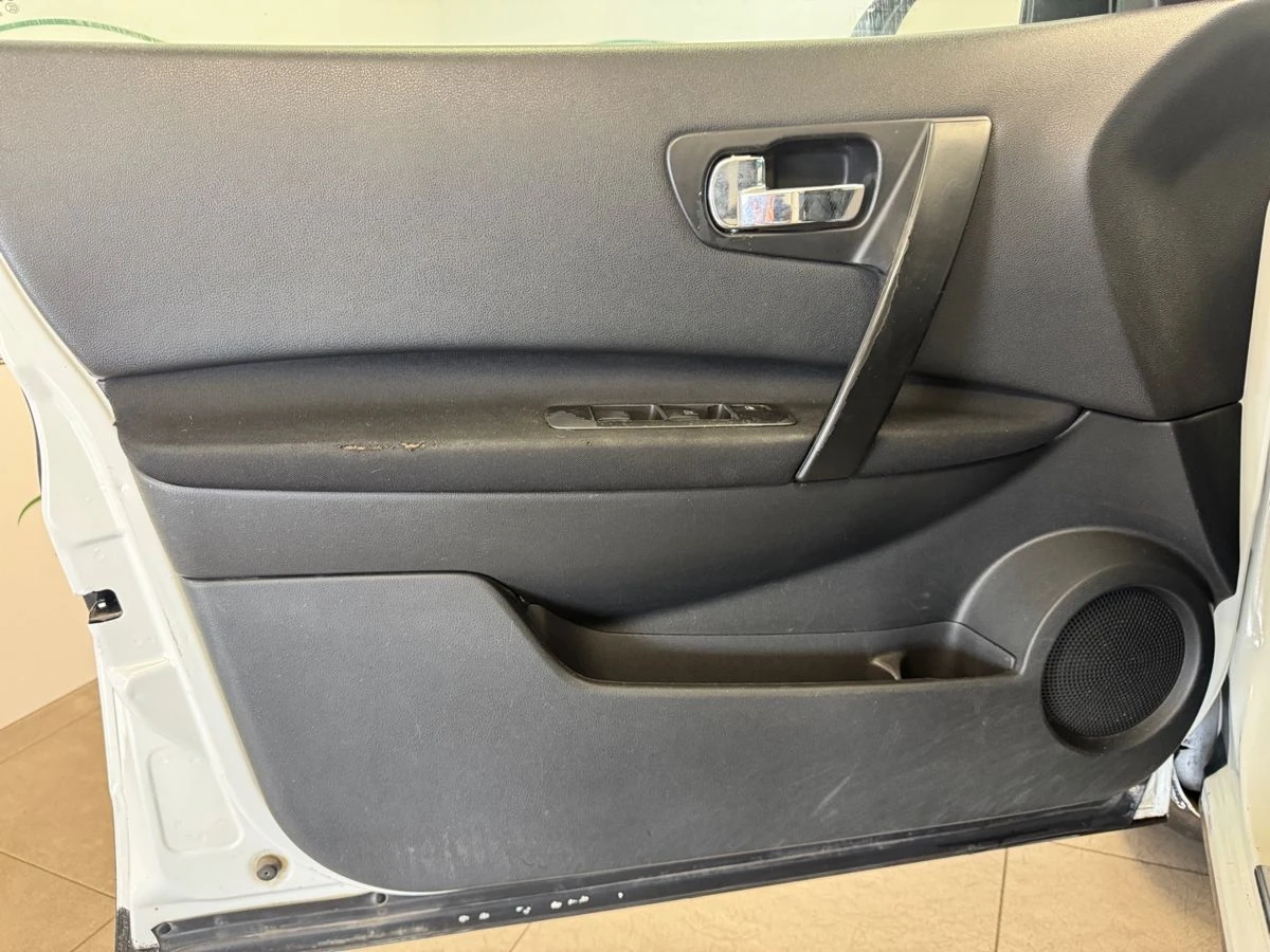 Nissan Qashqai, 2011г, передний привод, механика