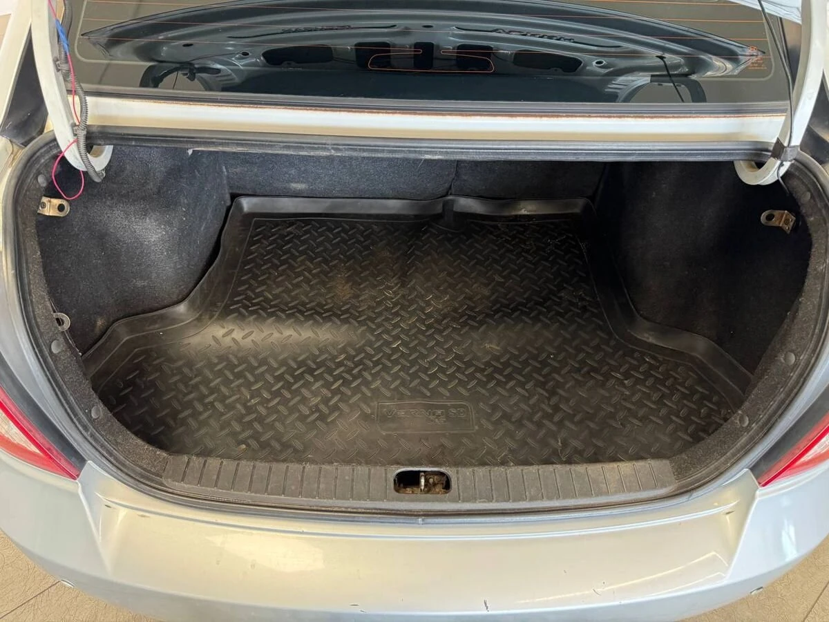 Hyundai Verna, 2006г, передний привод, автомат