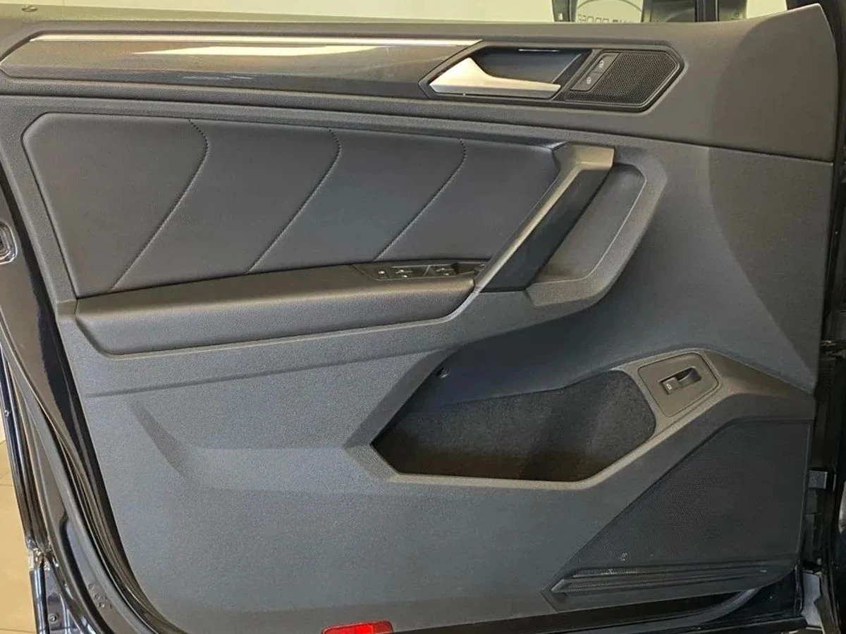 Volkswagen Tiguan, 2020г, полный привод, робот