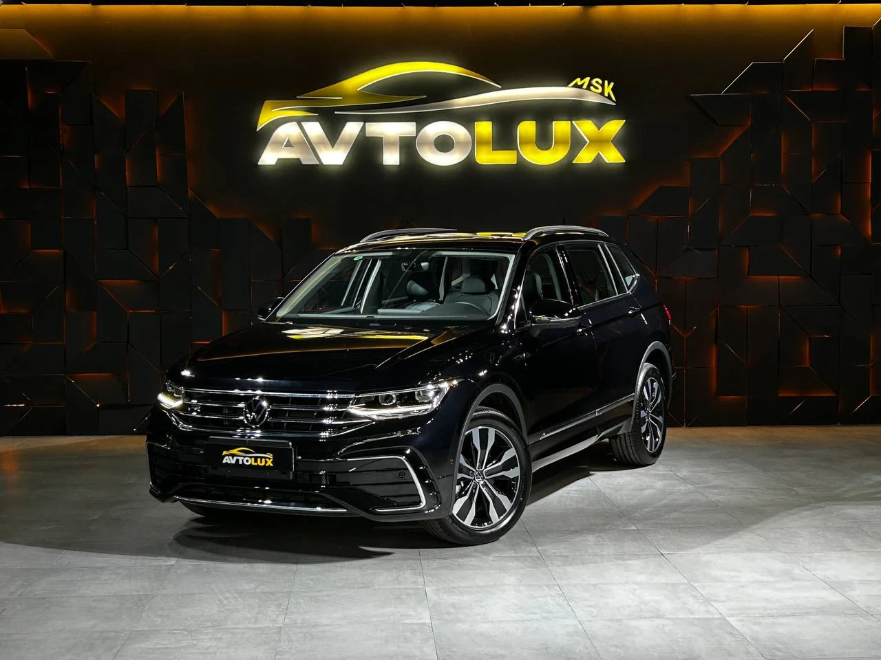 Volkswagen Tiguan, 2023г, полный привод, робот