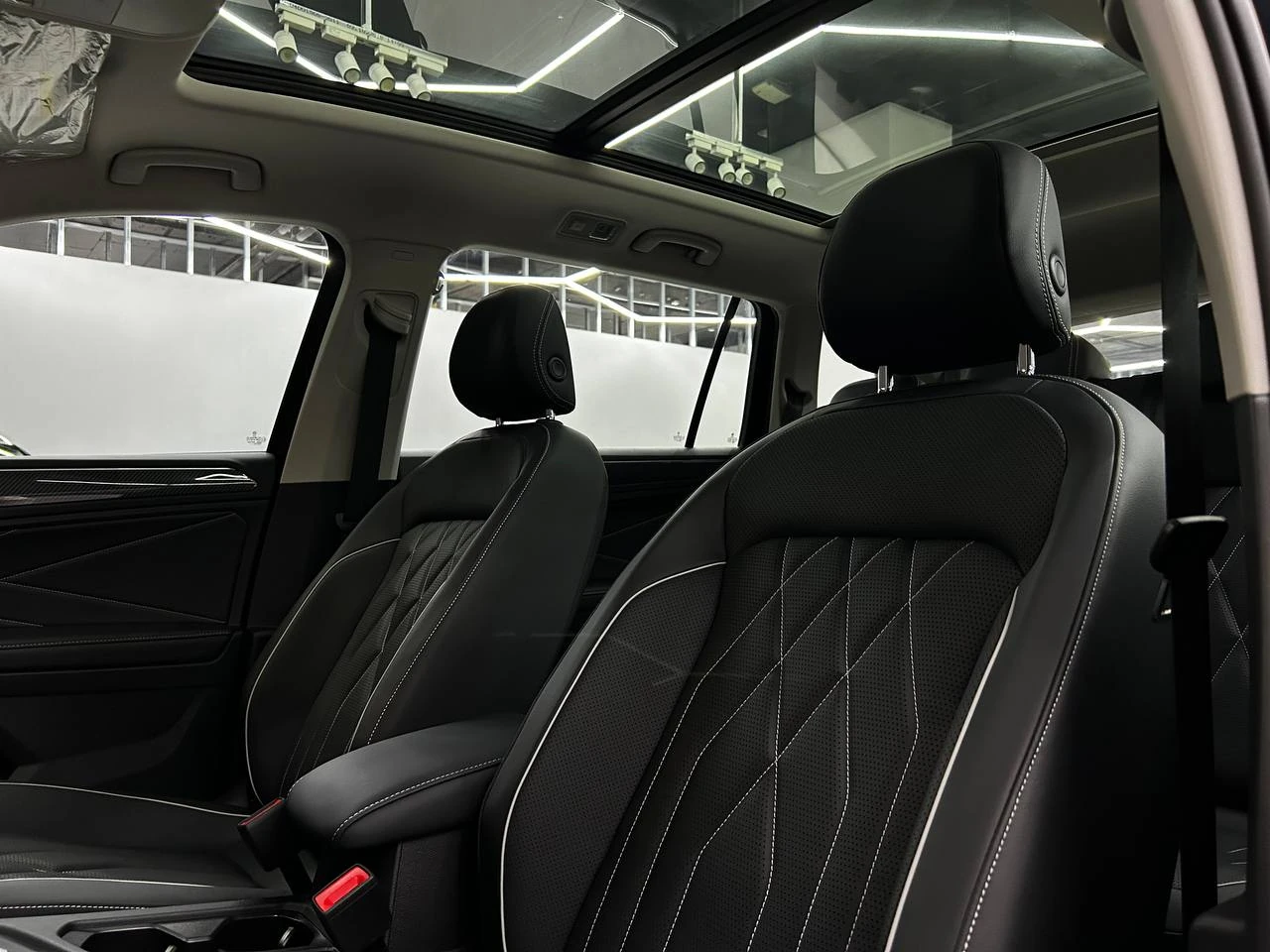 Volkswagen Tiguan, 2023г, полный привод, робот