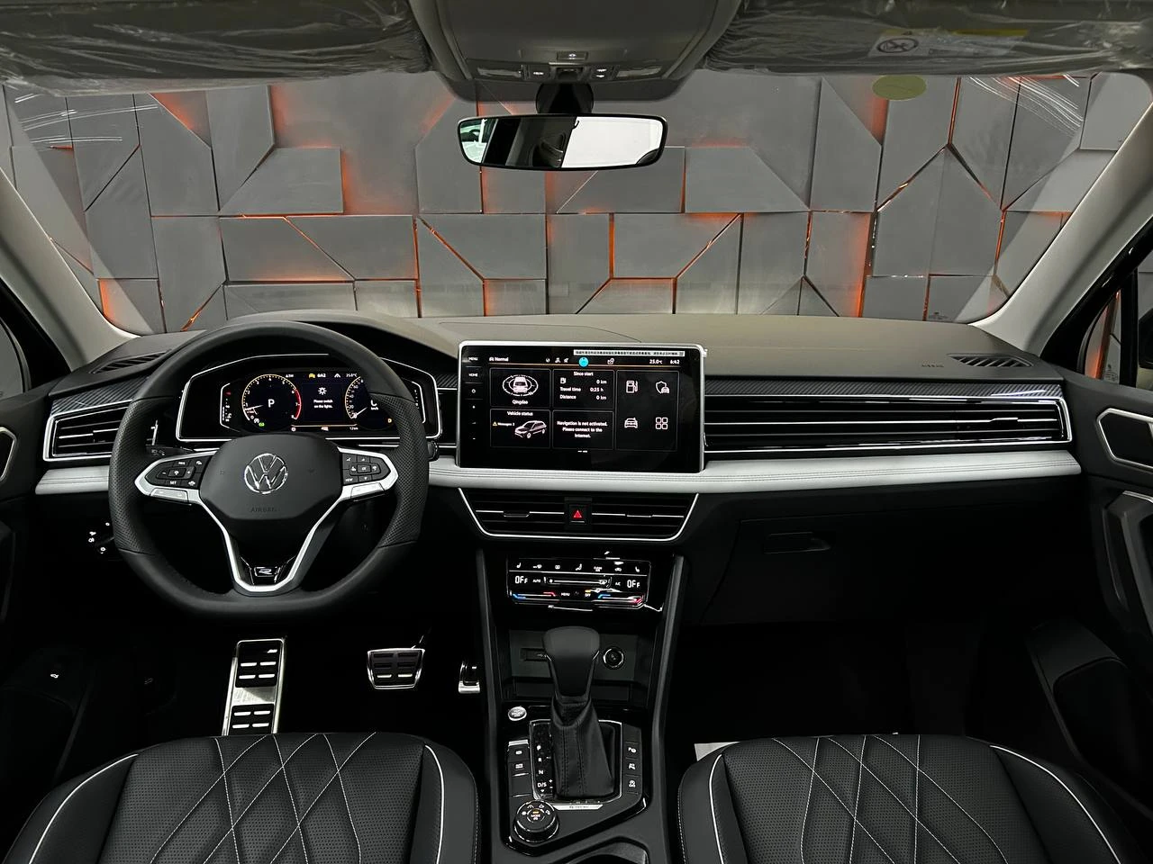 Volkswagen Tiguan, 2023г, полный привод, робот