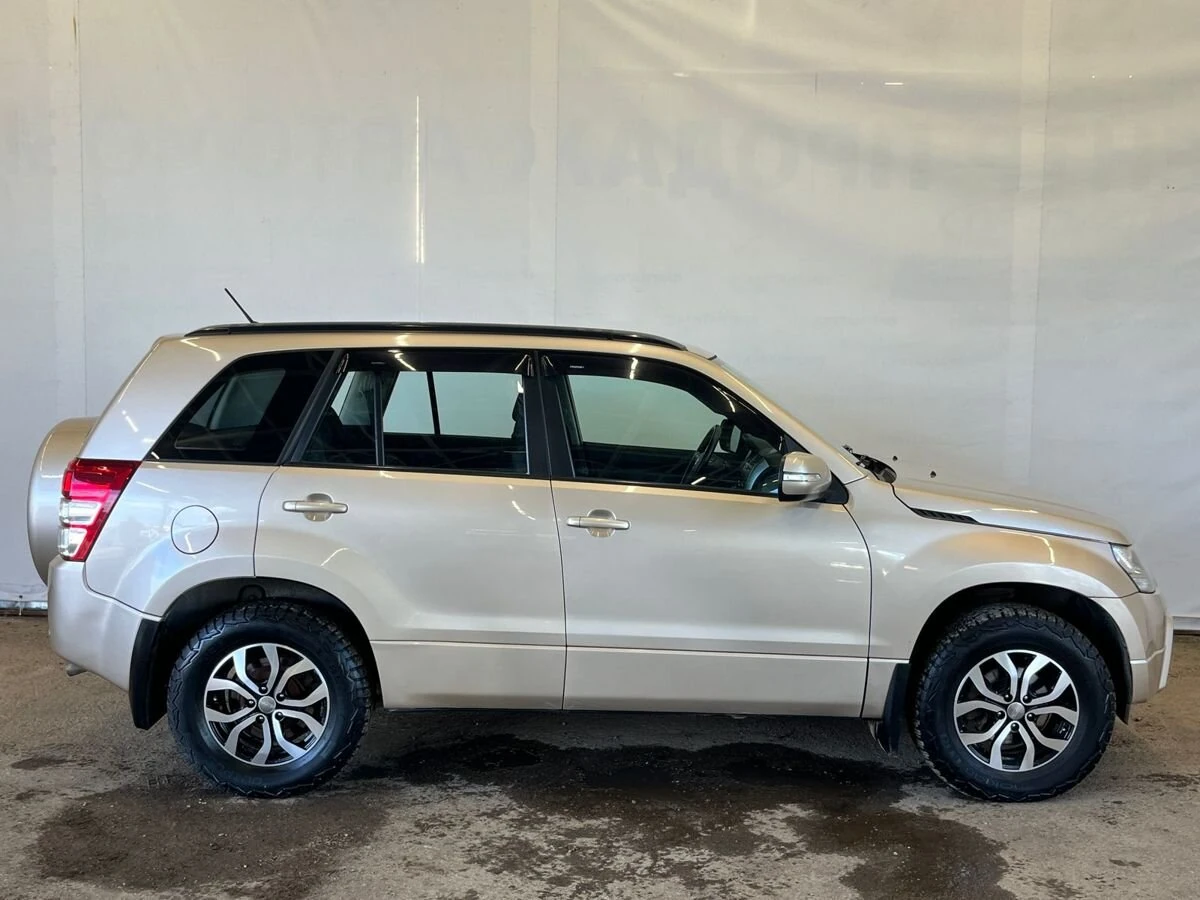 Suzuki Grand Vitara, 2011г, полный привод, механика