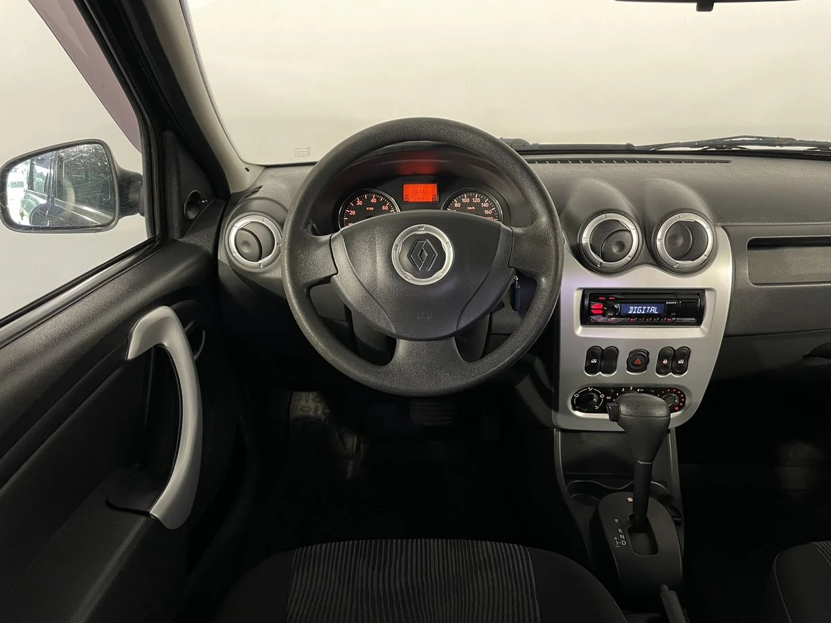 Renault Logan, 2014г, передний привод, автомат