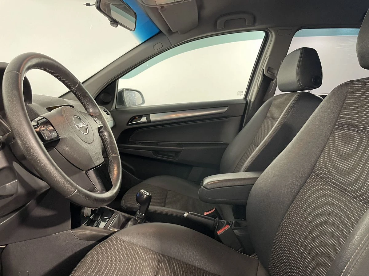 Opel Astra, 2008г, передний привод, робот