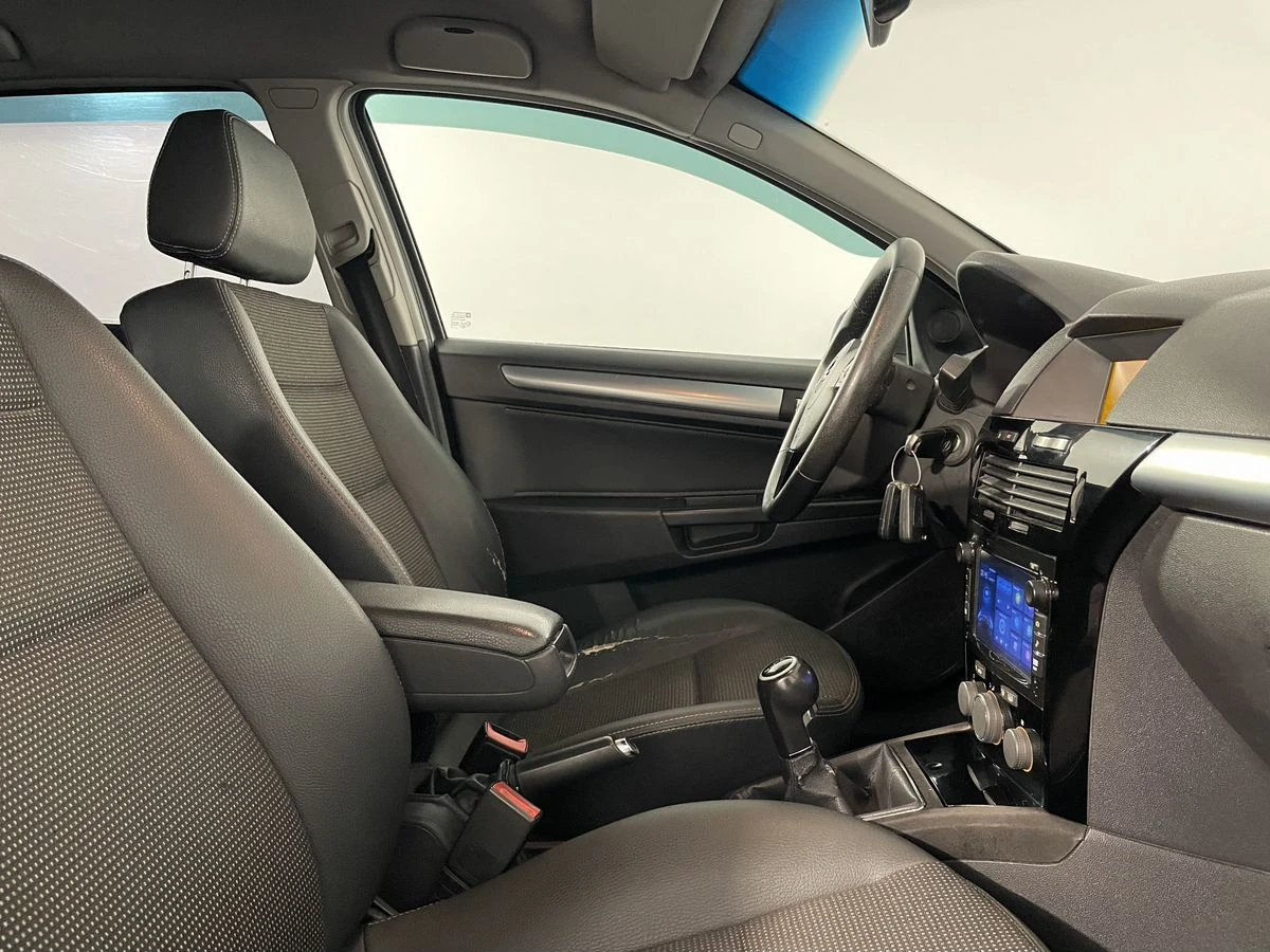 Opel Astra, 2008г, передний привод, робот