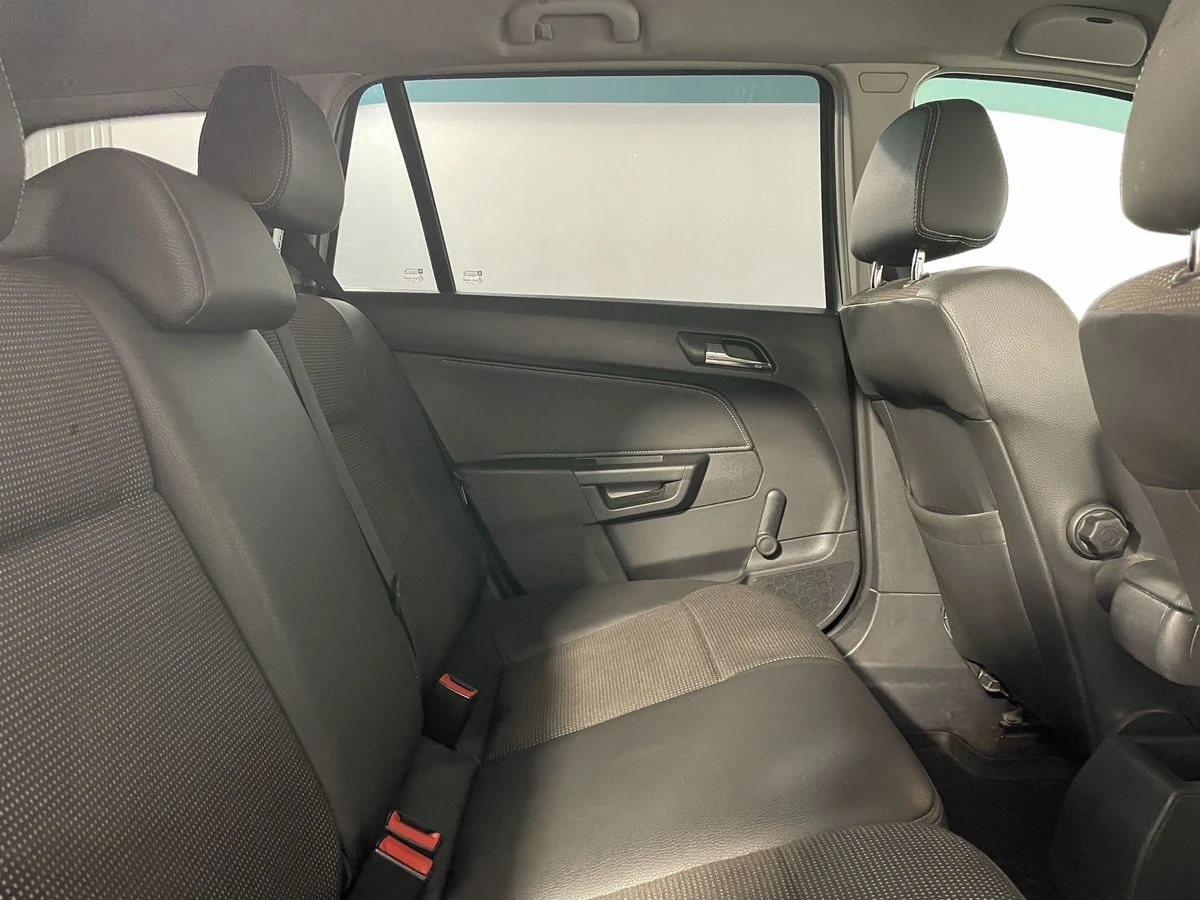 Opel Astra, 2008г, передний привод, робот