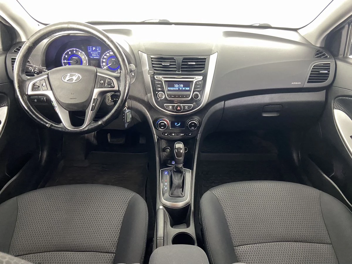 Hyundai Solaris, 2015г, передний привод, автомат