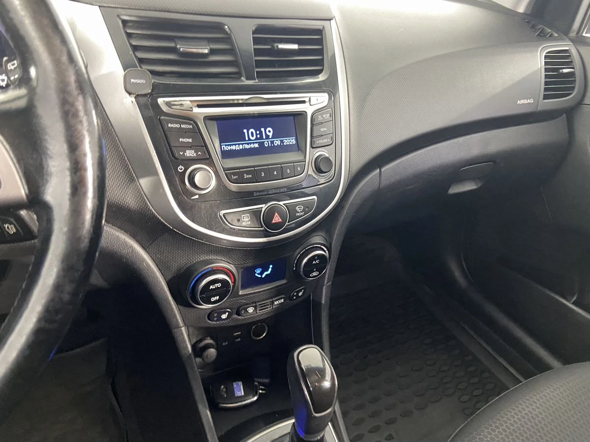 Hyundai Solaris, 2015г, передний привод, автомат