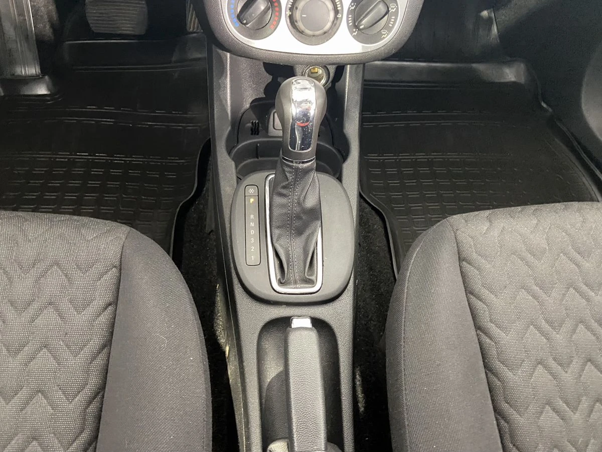 Opel Corsa, 2013г, передний привод, автомат