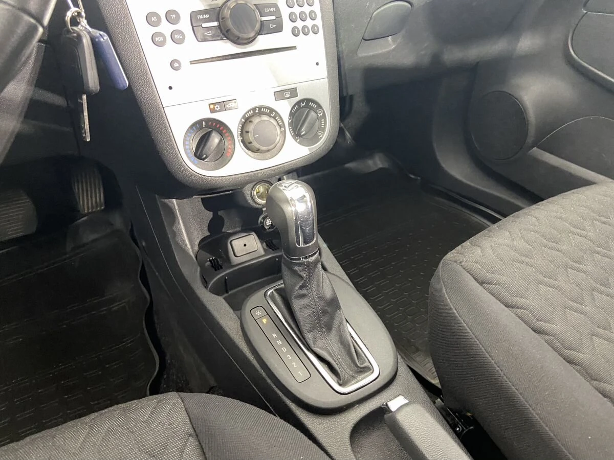 Opel Corsa, 2013г, передний привод, автомат