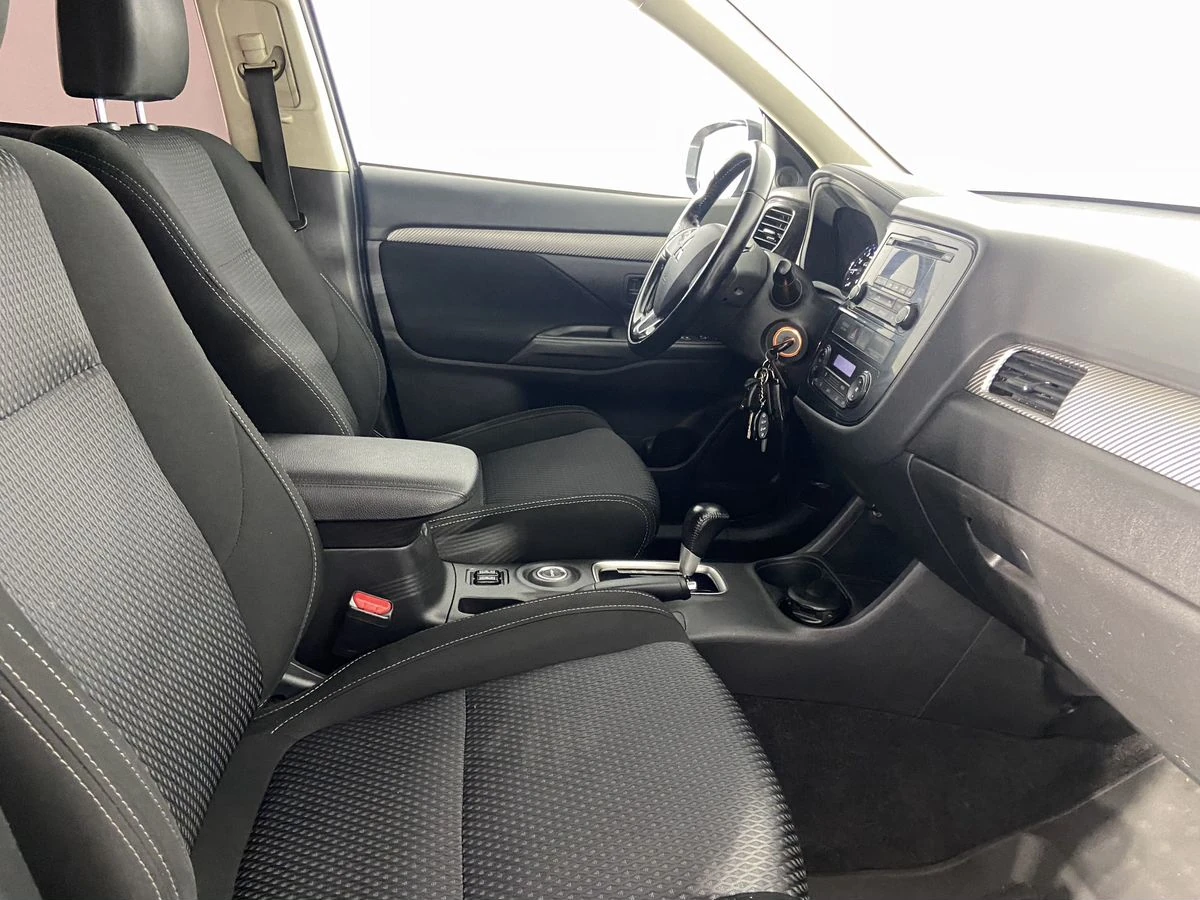 Mitsubishi Outlander, 2016г, полный привод, вариатор