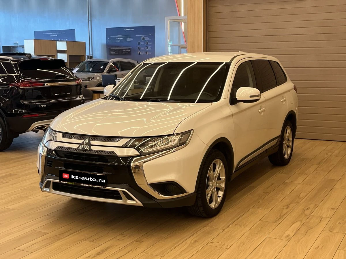 Mitsubishi Outlander, 2019г, передний привод, вариатор