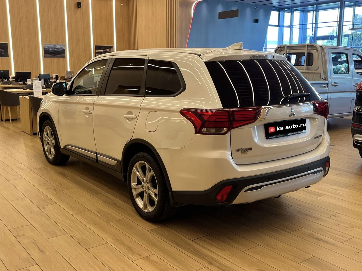 Mitsubishi Outlander, 2019г, передний привод, вариатор