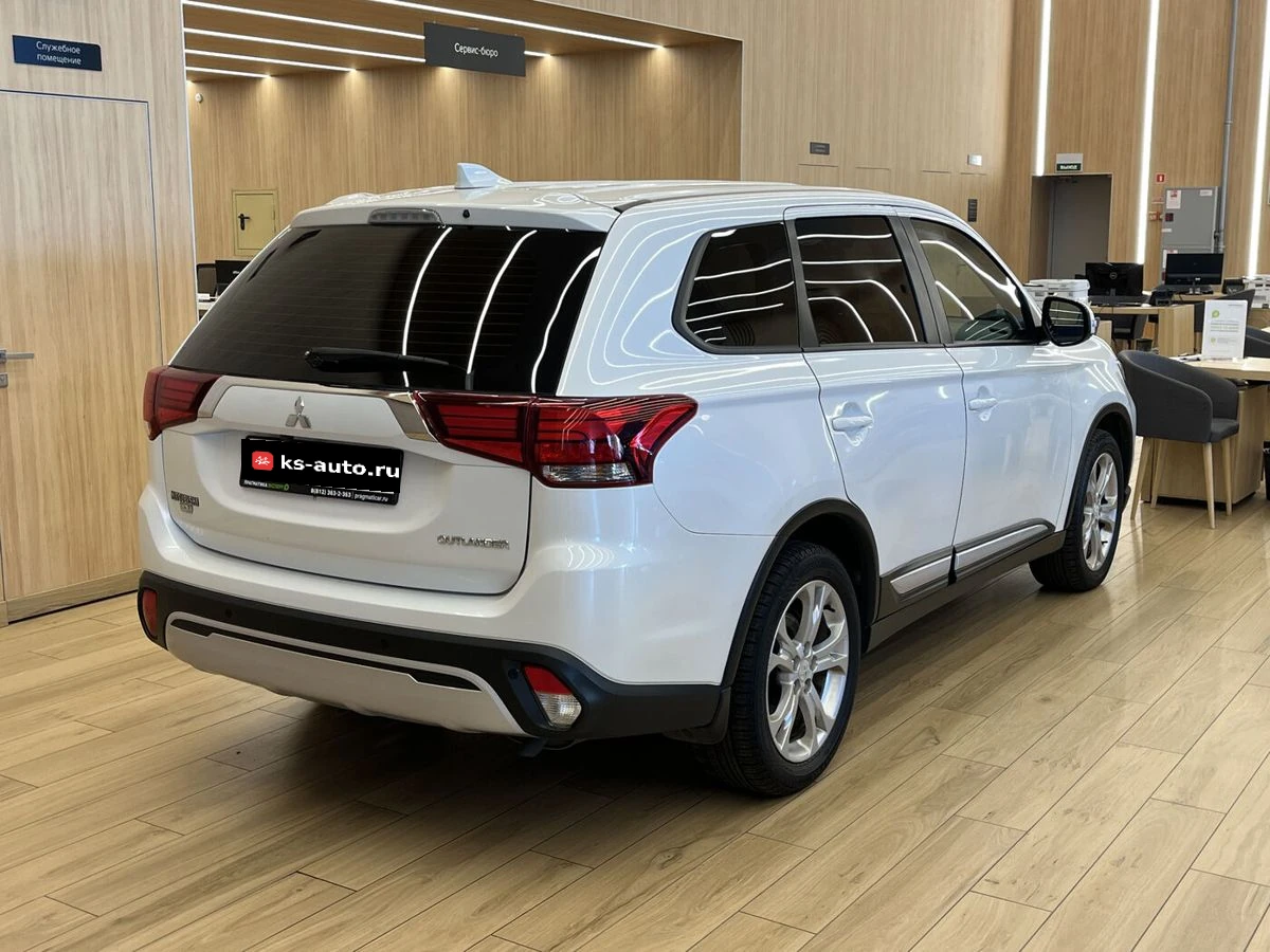Mitsubishi Outlander, 2019г, передний привод, вариатор